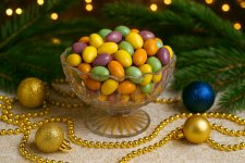 Миндаль в белой шоколадной глазури "Ягодный микс"