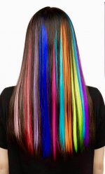 Цветная прядь на гребне